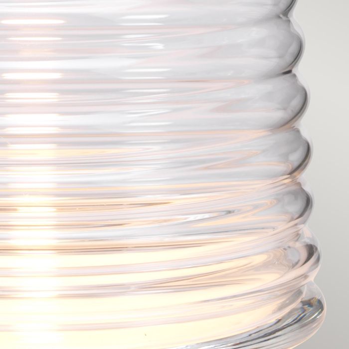 Milne 64cm Harmaa pöytävalaisin valmistajalta Elstead Lighting - Till sk&auml;rmen beh&ouml;vs en E27 ljusk&auml;lla (ej inkluderad) och till basen ing&aring;r en utbytbar 8W LED GU10-lampa, som ger 560 lumen vid en f&auml;rgtemperatur p&aring; 3000K.