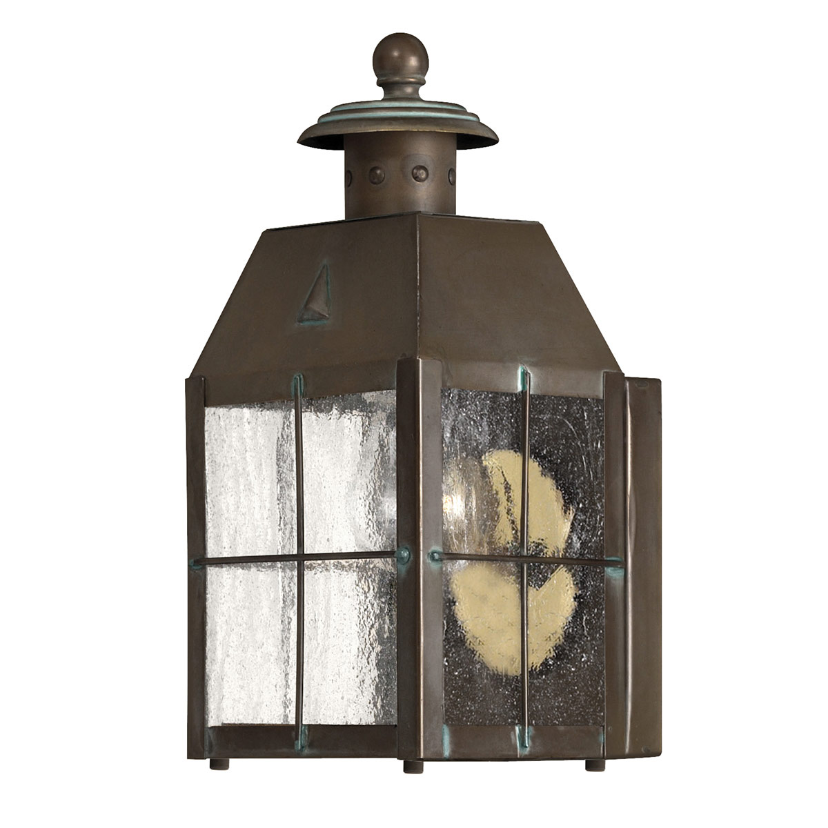 Nantucket 25cm Antiikki messinki ulkovalo valmistajalta Elstead Lighting - Tillverkad av massiv m&auml;ssing och glas, erbjuder den en robust och elegant konstruktion som &aring;ldras vackert &ouml;ver tid.