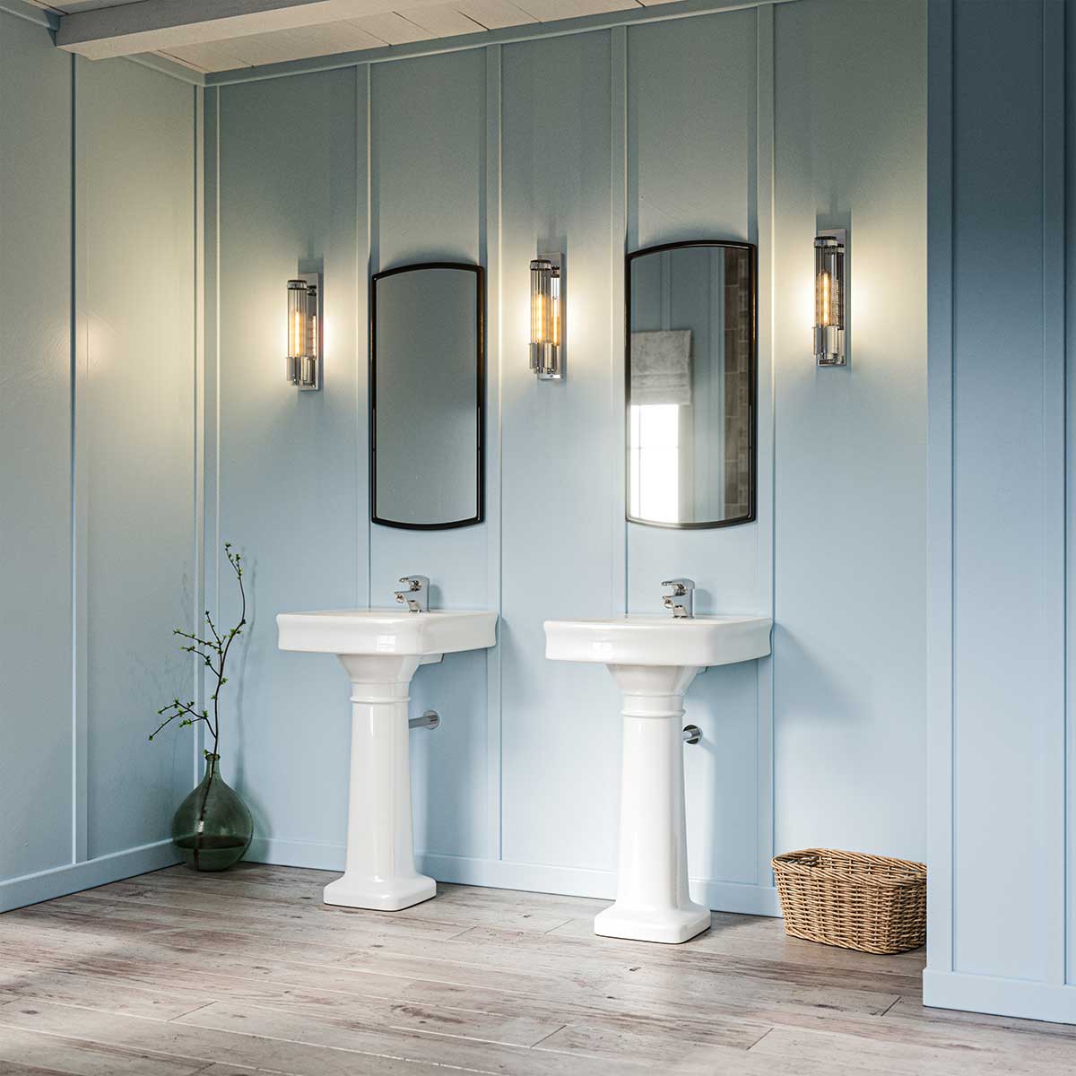 Wellington 40cm Kromi kylpyhuoneen valaisin valmistajalta Elstead Lighting - Wellington on tyylikäs ja hienostunut kylpyhuonevalaisin, jossa yhdistyy klassinen muotoilu ja moderni toimivuus.