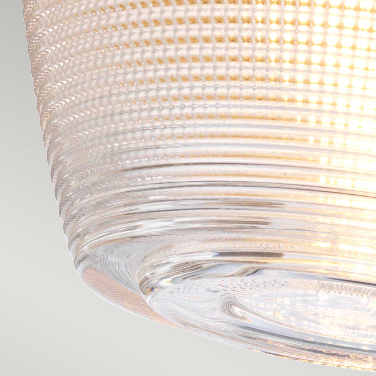 Dublin Ø18 Messinki kylpyhuoneen valaisin valmistajalta Elstead Lighting - Dublin on elegantti kylpyhuoneen kattovalaisin, jossa on koristeellinen himmeälasivarjostin kauniisti teksturoituna.