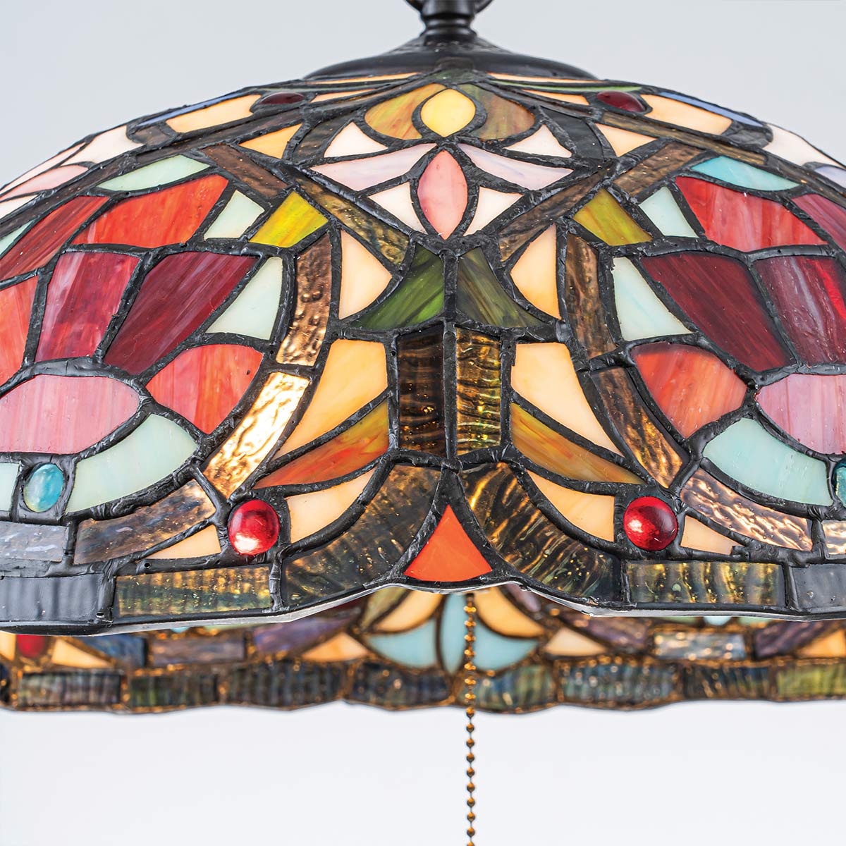 Larissa Ø38 Monivärinen valmistajalta Elstead Lighting - Se on valmistettu ter&auml;ksest&auml; ja siin&auml; on kaunis vintage-pronssiviimeistely.