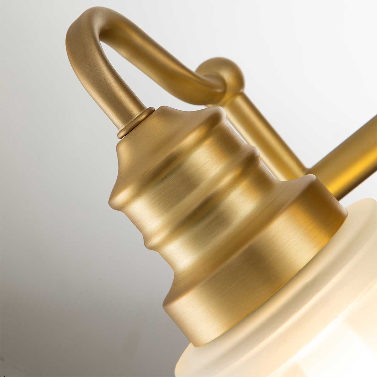 Swell 36cm Harjattua messinkiä kylpyhuoneen valaisin valmistajalta Elstead Lighting - Harjattua messinki&auml; oleva Swell-sein&auml;valaisin on tyylik&auml;s amerikkalainen klassikko, joka on valmistettu ter&auml;ksest&auml; himme&auml;ll&auml; lasilla.