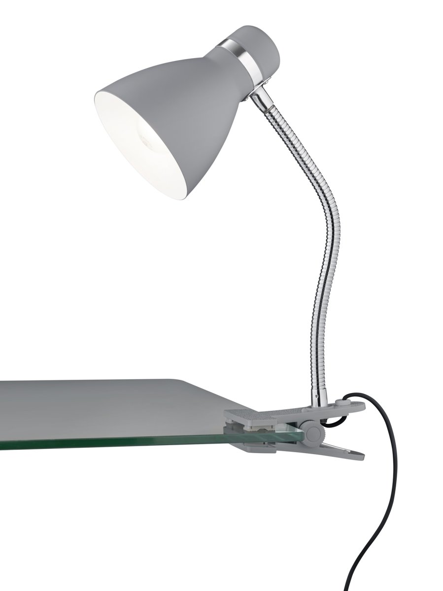 Harvey Harmaa nipistinvalaisin valmistajalta Trio Lighting - Titaanin värinen valaisin on helppo yhdistää erilaisiin sisustus- ja värikonsepteihin ja sulautuu hyvin sisustukseen.