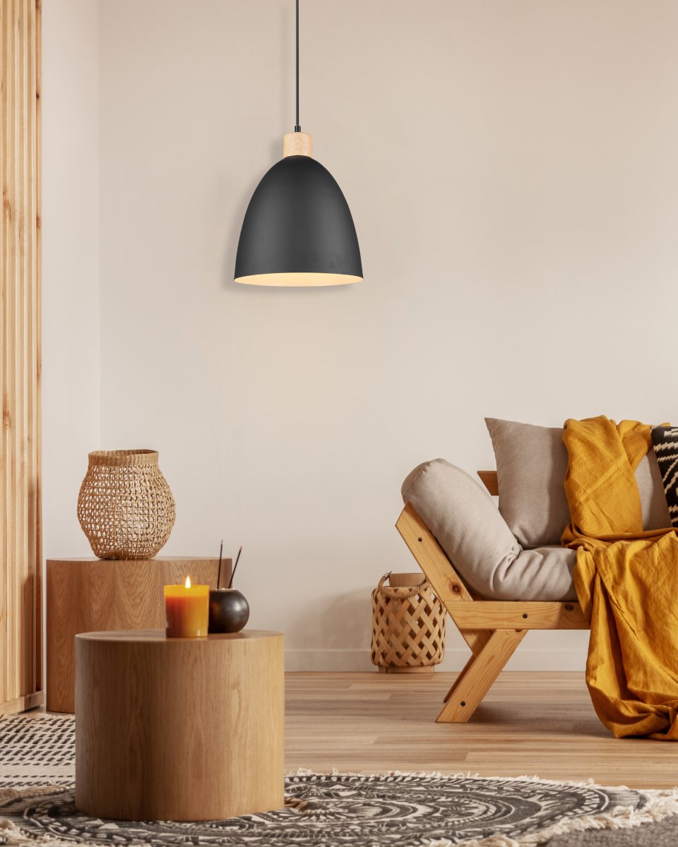 Jagger Ø25 Musta kattovalaisin valmistajalta Trio Lighting - Jagger kattoriipus yhdistää puun&auml; ja metallia tyylikkäässä materiaalisekoituksessa, joka vangitsee katseen ja luo jännittävän kontrastin.