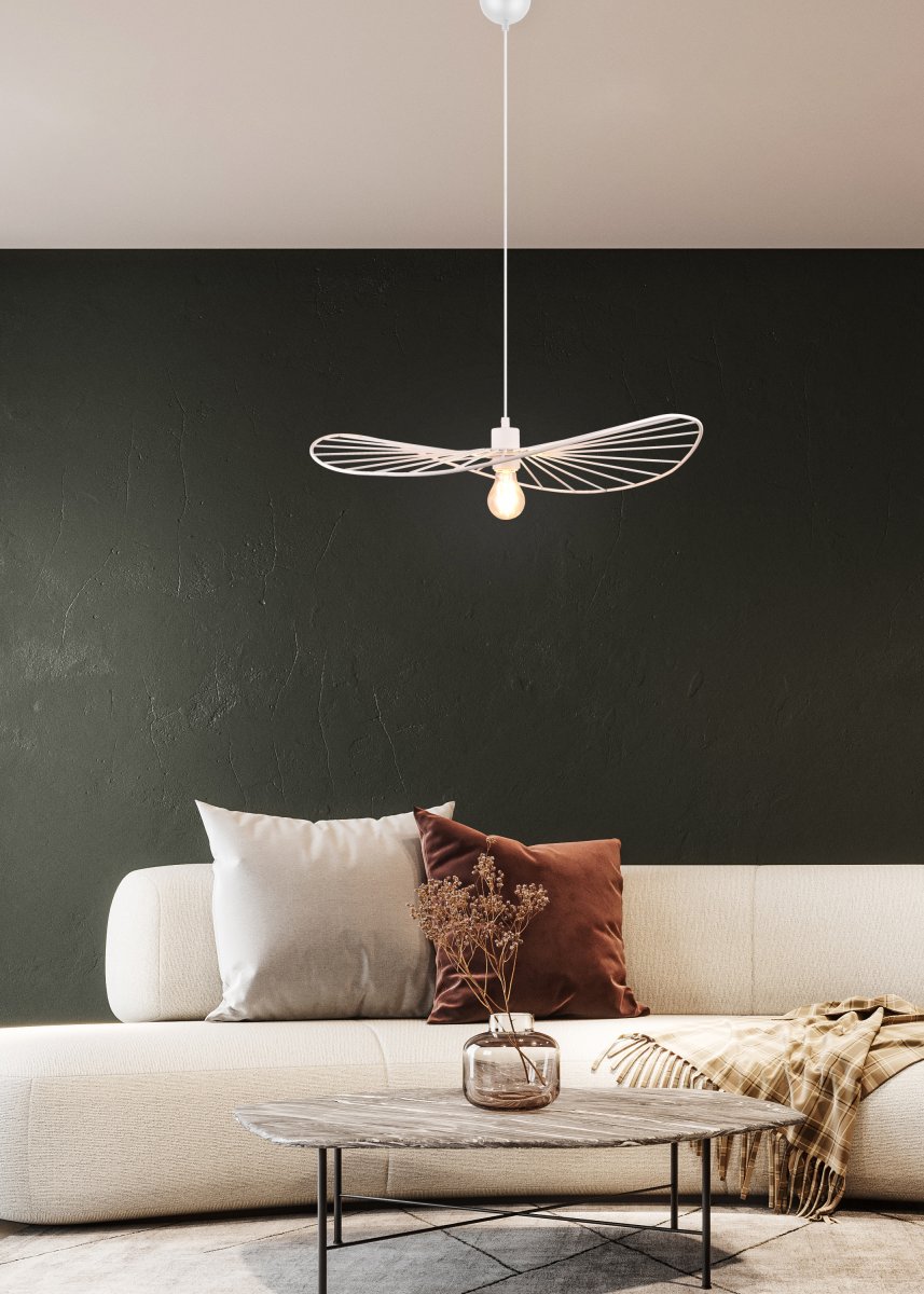 Chapeau Ø60 Valkoinen kattovalaisin valmistajalta Trio Lighting - Sen koristeellinen metallikotelo tekee siitä täydellisen täydennyksen olohuoneisiin ja ruokailutiloihin, joissa se lisää ainutlaatuista keveyden tunnetta kauniin valon ja varjon välisen leikin kautta.
