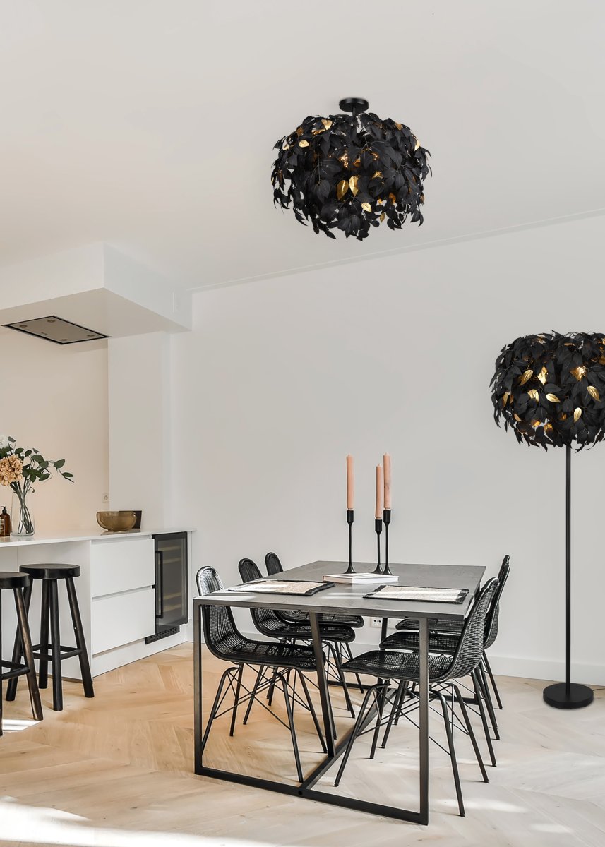 Leavy Musta lattiavalaisin valmistajalta Trio Lighting - Leavy-lattiavalaisin on ainutlaatuinen ja vaikuttava ominaisuus kotiisi koristeellisilla muovilehtillään, jotka antavat sille selkeän ja lumoavan tyylin.