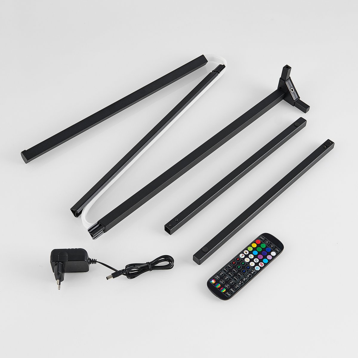 Level Musta lattiavalaisin valmistajalta Trio Lighting - Level-lattiavalaisin nostaa elokuva- ja pelikokemuksesi uusiin korkeuksiin edistyneill&auml; toiminnoillaan.