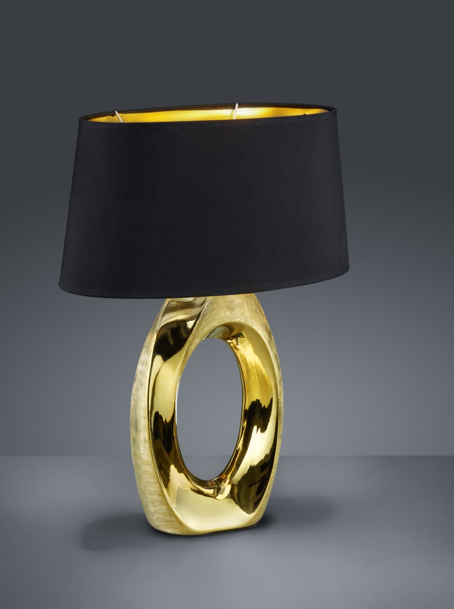 Taba 52cm Kulta pöytävalaisin valmistajalta Trio Lighting - Trendikäs mustan ja kullan väriyhdistelmä antaa elegantin ja modernin vaikutelman.