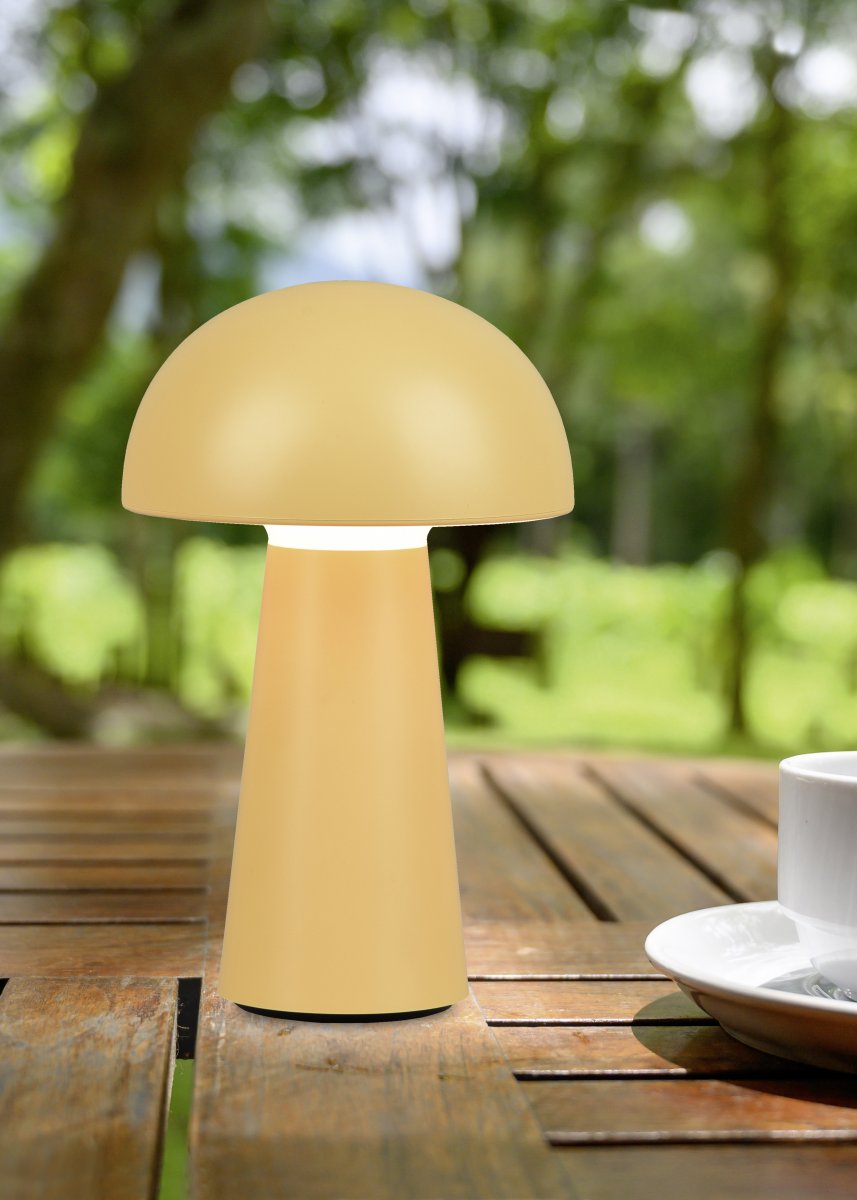 Lennon 22cm Kulta Siirrettävä valmistajalta Trio Lighting - Lennon-pöytävalaisimessa yhdistyy tyylikäs muotoilu ja käytännöllinen toimivuus, ja se sopii täydellisesti sekä sisä- että ulkokäyttöön.