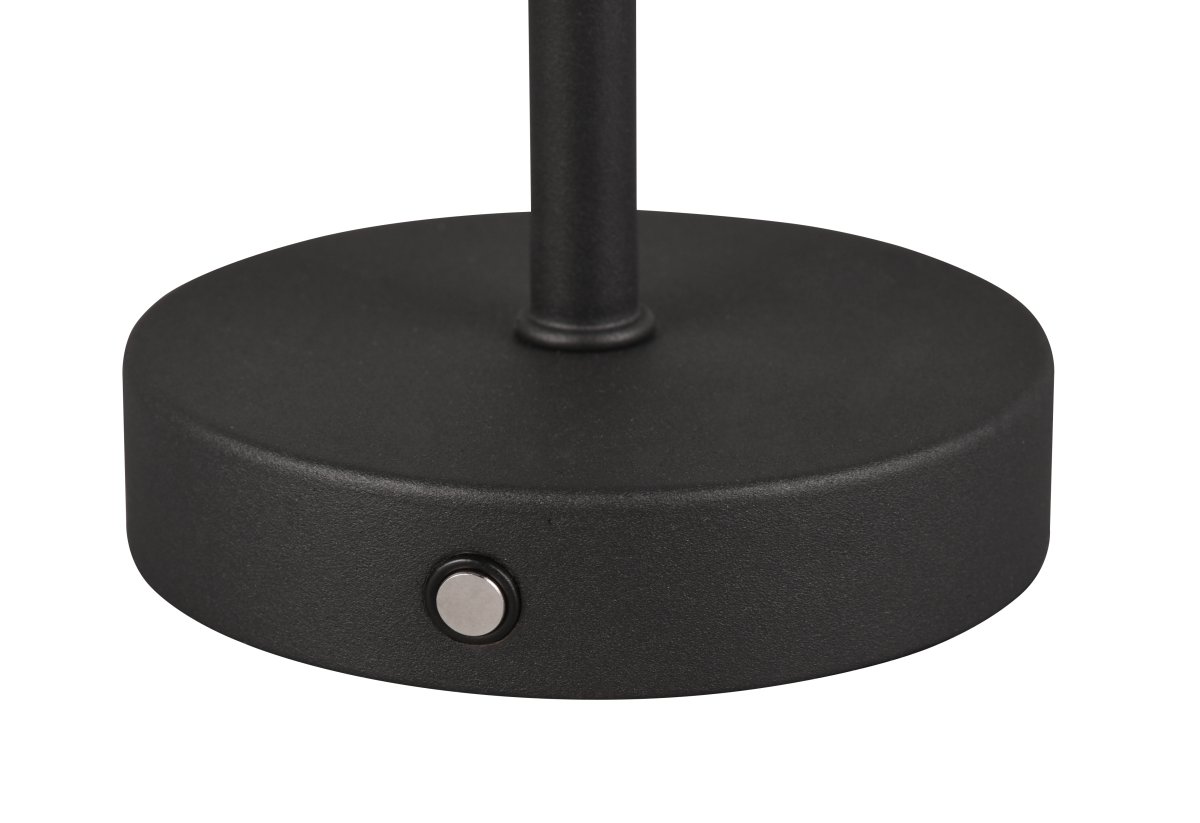 Jeff 30cm Musta Siirrettävä valmistajalta Trio Lighting - Ladattavan akun ja helpon latauksen USB-C-portin kautta se voidaan sijoittaa minne tahansa ilman kaapeleita ja luoda kodikkaan valon tunnelman.