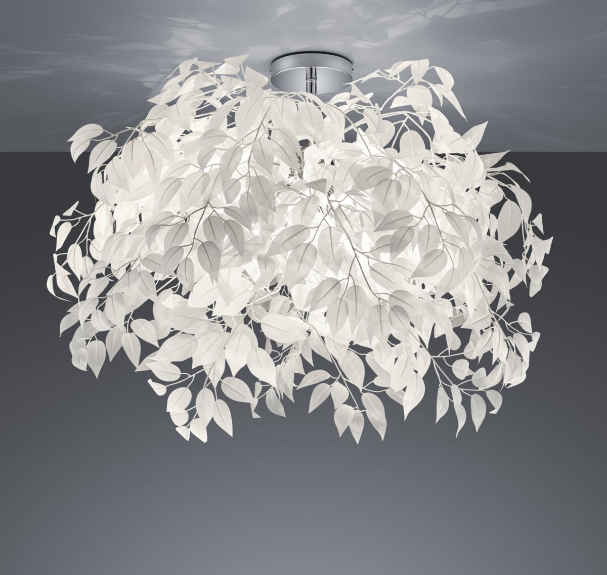 Leavy Ø70 Valkoinen plafondi valmistajalta Trio Lighting - Romanttisen ja orgaanisen muotonsa ansiosta t&auml;st&auml; lampusta tulee harmoninen ja koristeellinen yksityiskohta sisustuksessasi.