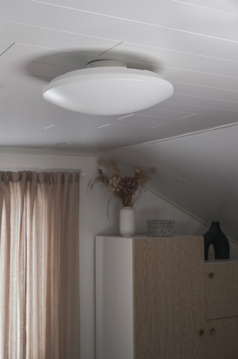 Prodo Ø50 Valkoinen plafondi valmistajalta Trio Lighting - 50 cm, se sopii t&auml;ydellisesti sek&auml; olohuoneeseen ett&auml; makuuhuoneeseen.