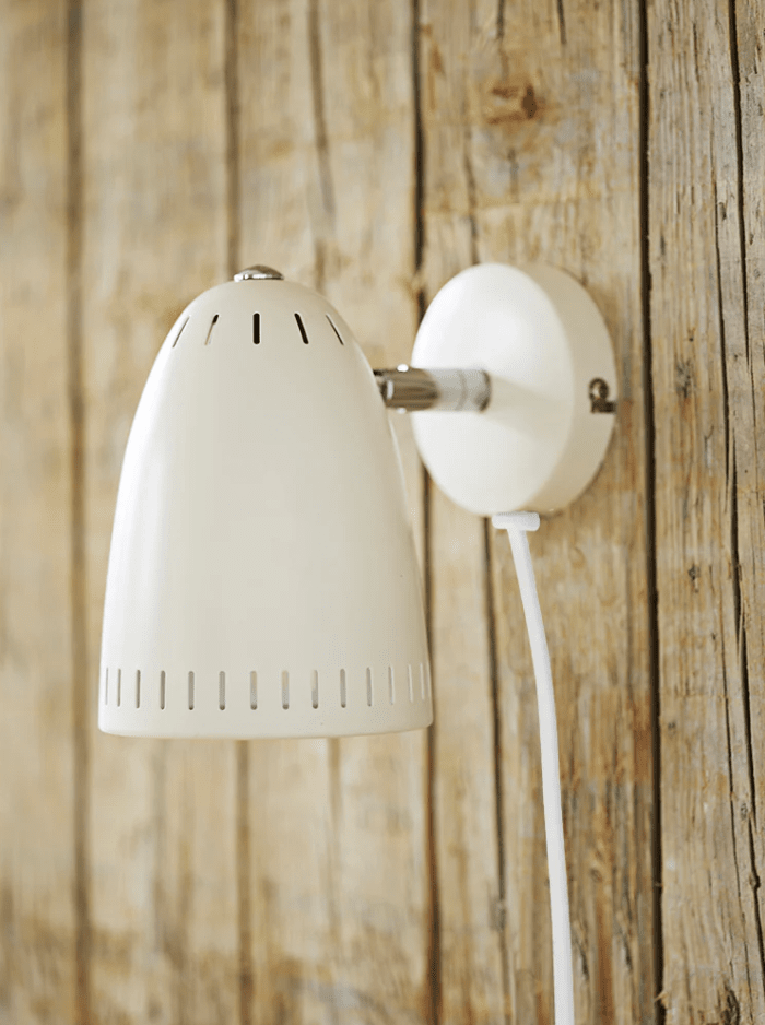 Dynamo Valkoinen lukulamppu valmistajalta Superliving - Helppo koota ja sopii kaikkiin sisustustyyleihin &ndash; Dynamo on t&auml;ydellinen yhdistelm&auml; toimivuutta ja tyyli&auml;.