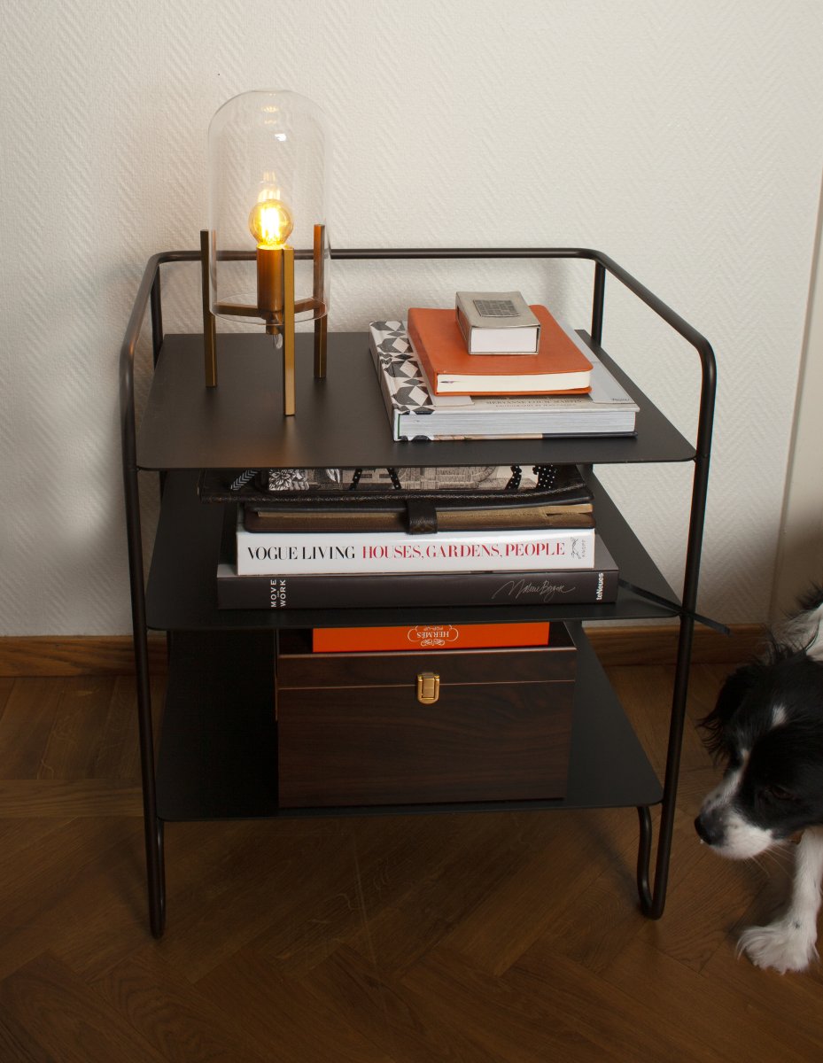 Smokey 30cm Matta kulta pöytävalaisin valmistajalta By Rydéns - Smokey on moderni ja kestävä lamppu, joka on pieni ja helposti sijoitettava 30 senttimetrin syvyydessä; korkeus ja 14 cm leveys.