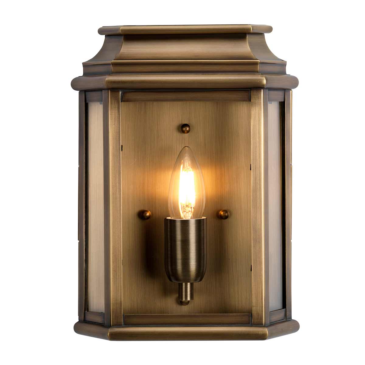 St Martins 30cm Antiikki messinki ulkovalo valmistajalta Elstead Lighting - Tillverkad av massiv m&auml;ssing och klart glas, erbjuder den en robust och h&aring;llbar konstruktion som utvecklar en vacker patina &ouml;ver tid.