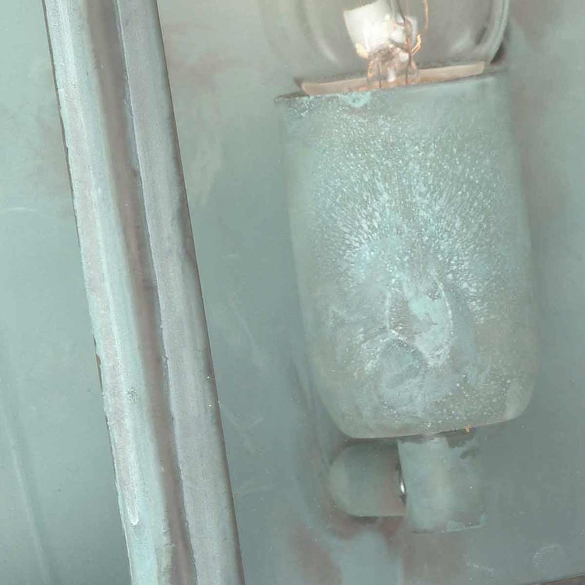 St Martins 30cm Hapetettu kupari valmistajalta Elstead Lighting - Valmistettu kiinteästä messingistä ja kirkkaasta lasista, se tarjoaa tukevan ja kestävän rakenteen, joka kehittää kauniin patinan ajan myötä.