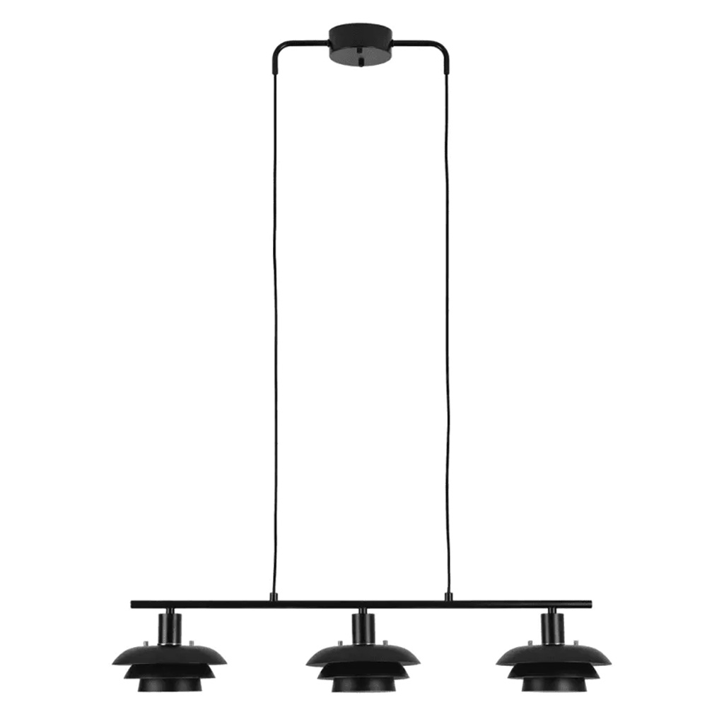 Stealth 86cm Musta kattovalaisin valmistajalta Nordic Lighting - Stealth on tyylik&auml;s mustasta metallista valmistettu kattovalaisin, jossa on kolme alasp&auml;in suunnattua varjostinta, jotka tarjoavat miellytt&auml;v&auml;&auml;, suunnattua valoa esimerkiksi ruokap&ouml;yd&auml;n tai keitti&ouml;n ylle.