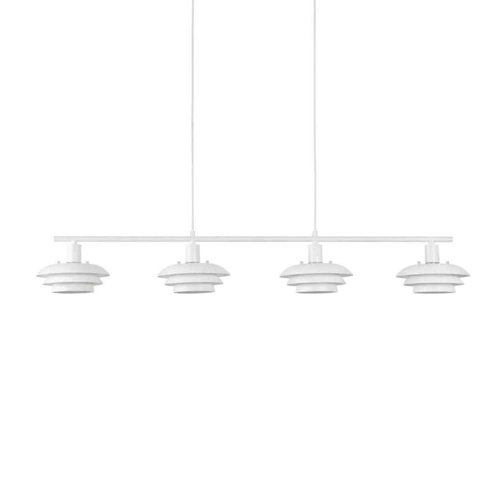 Stealth 120cm Valkoinen kattovalaisin valmistajalta Nordic Lighting - Stealth on tyylik&auml;s valkoisesta metallista valmistettu kattovalaisin, jossa on nelj&auml; alasp&auml;in suunnattua varjostinta, jotka tarjoavat miellytt&auml;v&auml;&auml;, suunnattua valoa esimerkiksi ruokap&ouml;yd&auml;n tai keitti&ouml;n ylle.