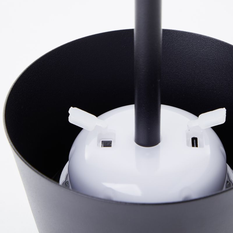 Picco 30cm Musta aurinkokennolamppu valmistajalta Brilliant - Picco on ymp&auml;rist&ouml;yst&auml;v&auml;llinen, joustava ja tyylik&auml;s valaistusratkaisu, joka muuttaa terassisi rentoutumis- ja tunnelmalliseksi paikaksi.