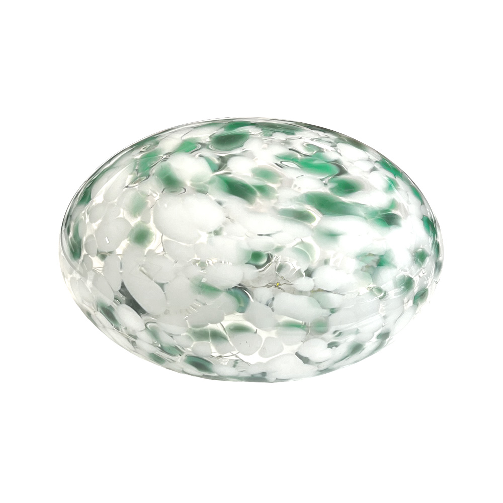 Sten 15cm Vihreä/valkoinen pöytävalaisin valmistajalta Pixie Design - Pixie Designin kivivalaisimessa on kaunis muotoilu ja vihre&auml;n ja valkoisen marmoripinta.