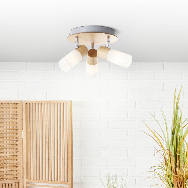 Babsan 3 Puu kohdevalaisin valmistajalta Brilliant - Babsan-kohdevalaisin kolmella lampulla on joustava valaisin, joka yhdistää toiminnallisuuden ja luonnollisen muotoilun.