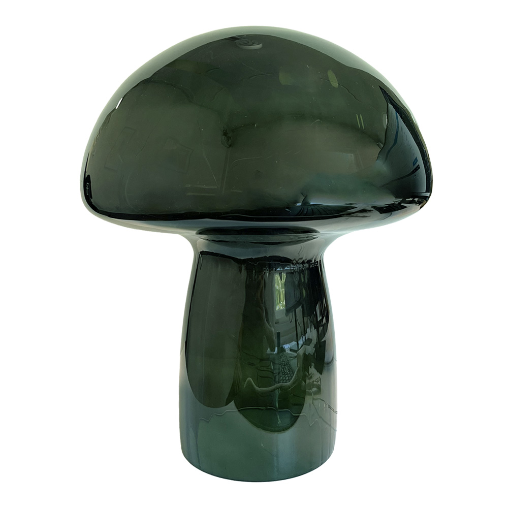 Mushroom 35cm Vihreä pöytävalaisin valmistajalta Pixie Design - Valaisin on IP20-luokiteltu ja sopii sis&auml;k&auml;ytt&ouml;&ouml;n, ja adapteri sis&auml;ltyy toimitukseen.