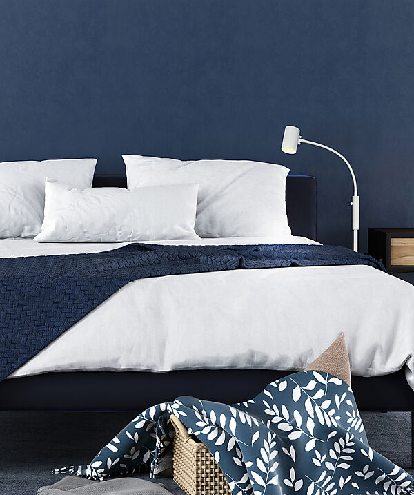 Hugin Valkoinen lattiavalaisin valmistajalta Aneta Lighting - Taivutettavan joustavan varren avulla voit helposti suunnata valon tarpeidesi mukaan.