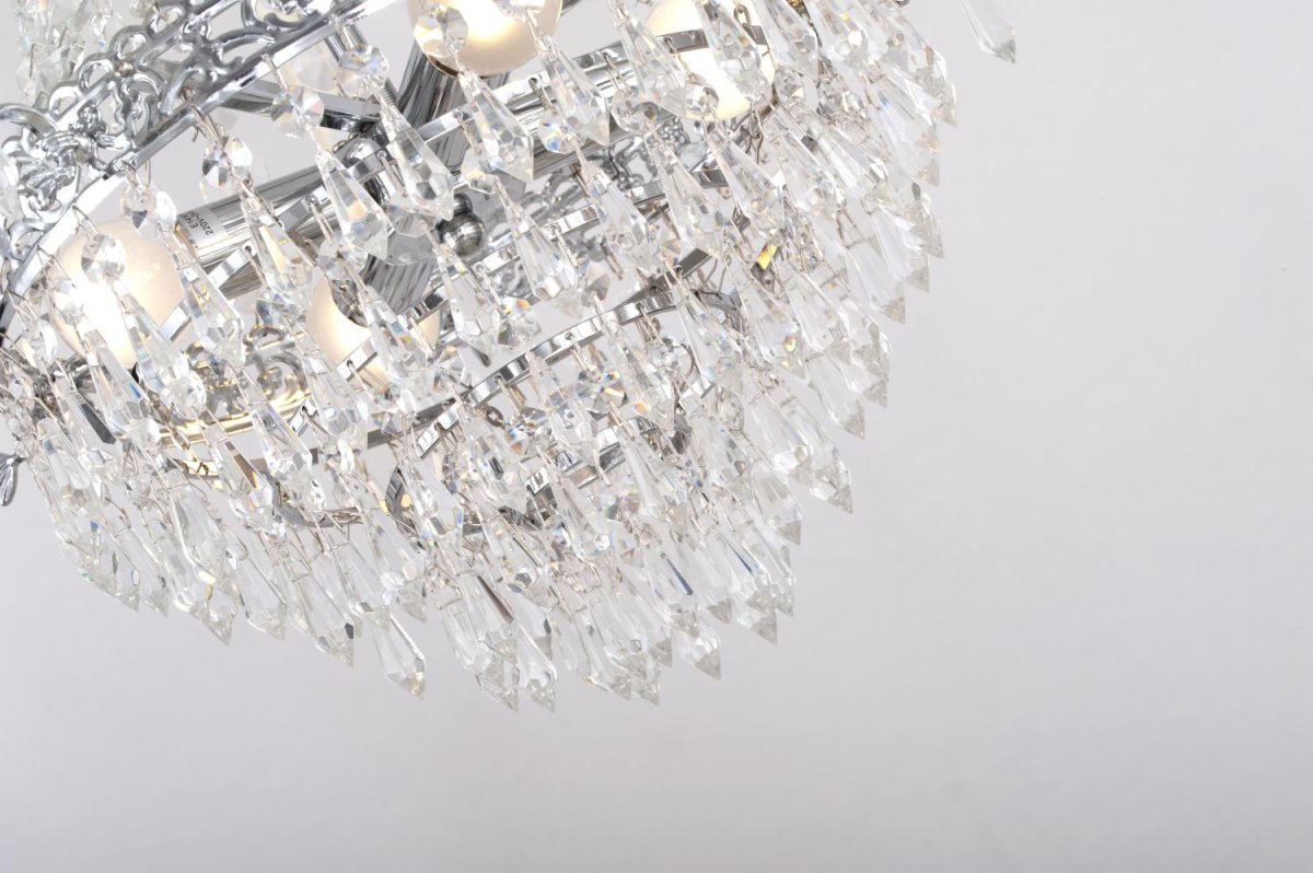 Empire Classic Ø50 Kromi kristalli valmistajalta Norrsken Design - Hohtava kristalli vangitsee valon ja levittää pehmeää hehkua luoden kutsuvan ja lumoavan ympäristön.