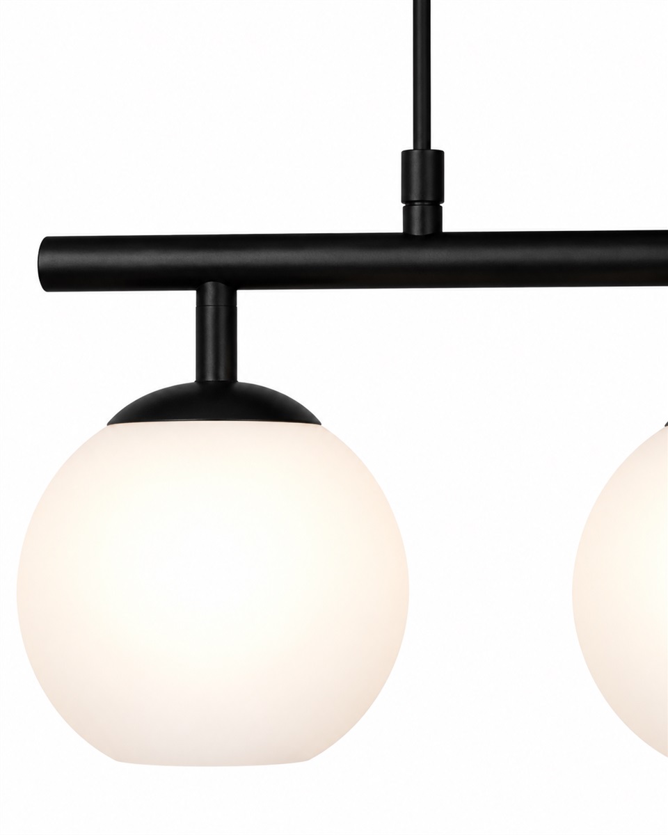 Globi 4 78cm Mustavalkoinen kattovalaisin valmistajalta Nordic Lighting - Globi 4 on tyylikäs riippuvalaisin, joka yhdistää modernin muotoilun pehmeisiin muotoihin.