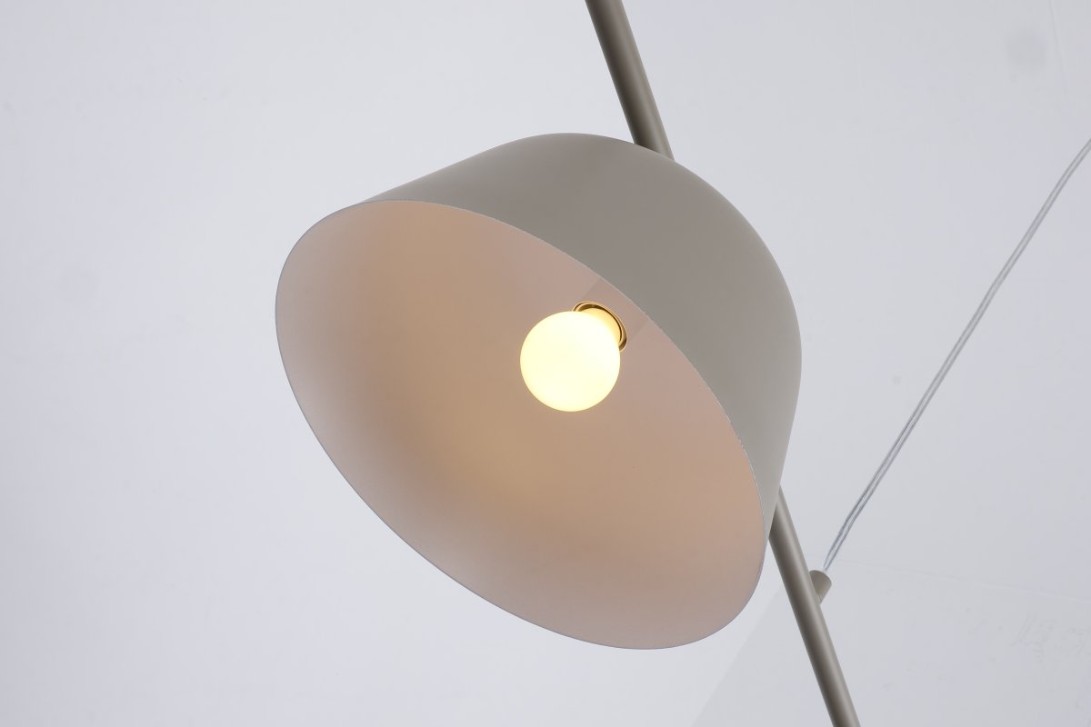 Pop 125cm Beige kattovalaisin valmistajalta Nordic Lighting - Pop on tyylik&auml;s metallinen kattovalaisin, jonka pehme&auml;, beige viimeistely antaa rauhallisen ja modernin vaikutelman.