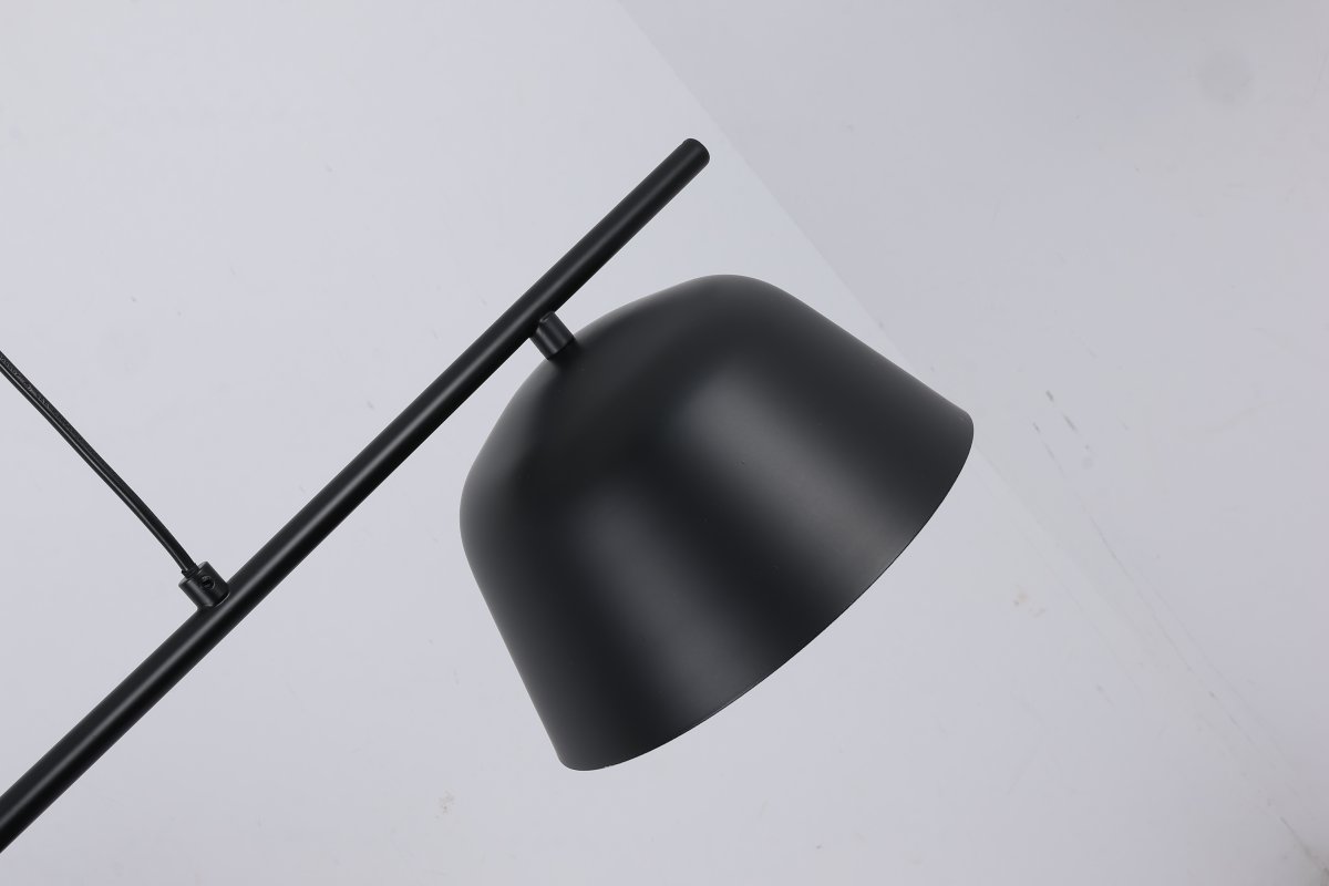 Pop 142cm Musta kattovalaisin valmistajalta Nordic Lighting - Pop on tyylik&auml;s metallinen kattovalaisin, jonka musta viimeistely antaa rauhallisen ja modernin vaikutelman.