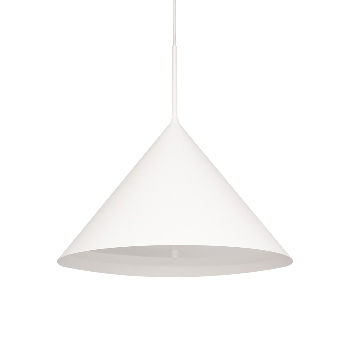 Idre Ø45 Vit kattovalaisin valmistajalta Armaturhantverk - Idre &auml;r en modern och stilren taklampa i pl&aring;t som &auml;r enkel att palcera i hemmet.