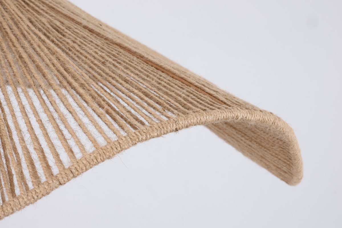 Rocca Ø70 Luonto kattovalaisin valmistajalta Nordic Lighting - Valo suodattuu pehme&auml;sti materiaalin l&auml;pi ja luo huoneeseen l&auml;mpim&auml;n ja kutsuvan tunnelman.