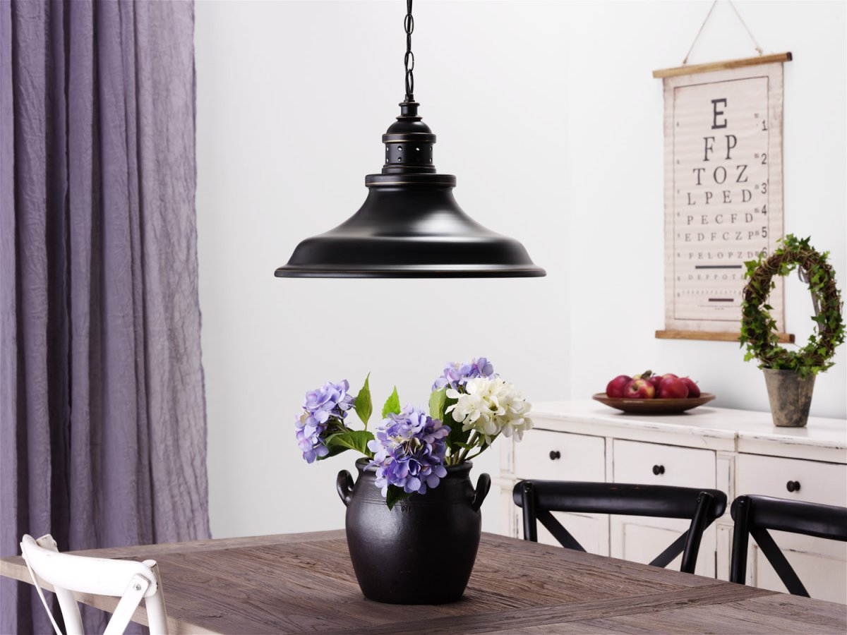 New Haven Ø45 Antiikki musta kattovalaisin valmistajalta Cottex - Valaisimessa yhdistyv&auml;t toiminnallisuus ja estetiikka ja siit&auml; tulee huoneen katseenvangitsija.