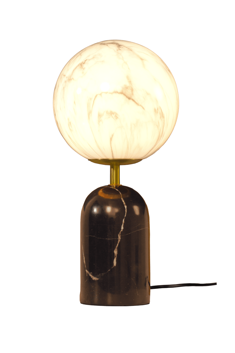 Pierre 42cm Mustavalkoinen pöytävalaisin valmistajalta Aneta Lighting - Massiivinen musta kivijalka antaa lampulle persoonallisen ilmeen, ja sit&auml; t&auml;ydent&auml;v&auml;t tyylikk&auml;&auml;t mattamessinginv&auml;riset metalliosat.