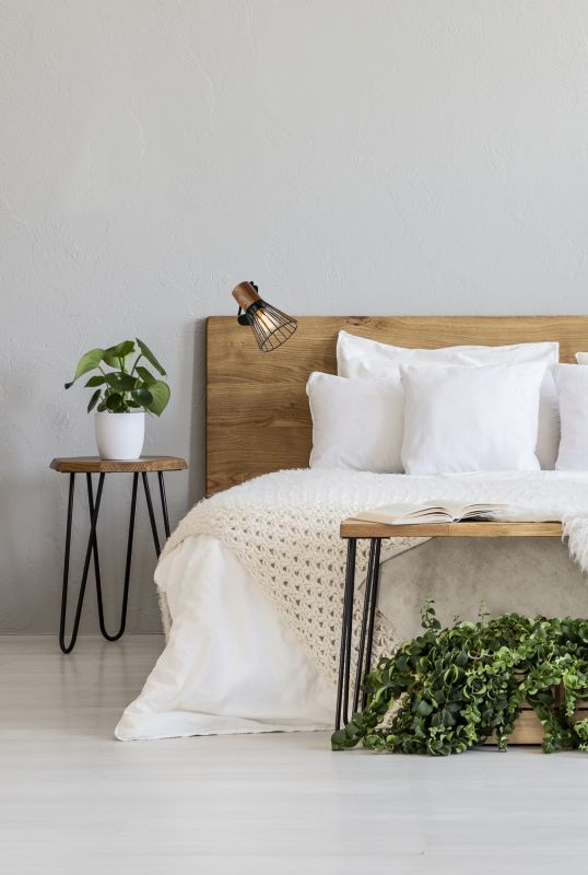 Manama Musta nipistinvalaisin valmistajalta Brilliant - Manama-kiinnitysvalaisin on älykäs ja monipuolinen valaisin, joka yhdistää retrohenkisen ja modernin muotoilun.