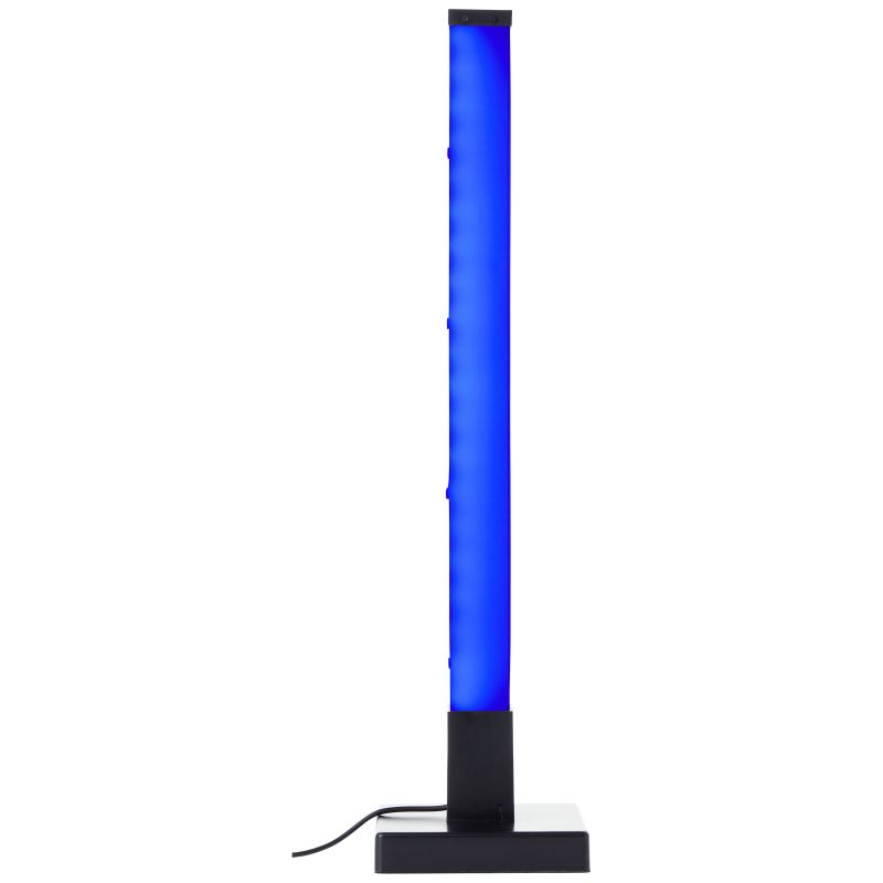 Neele 50cm Musta pöytävalaisin valmistajalta Brilliant - RGB LEDin avulla saat k&auml;ytt&ouml;&ouml;si laajan valikoiman v&auml;rej&auml; ja tehosteita, joten voit helposti mukauttaa valon mielialaasi ja tilaisuuteesi.