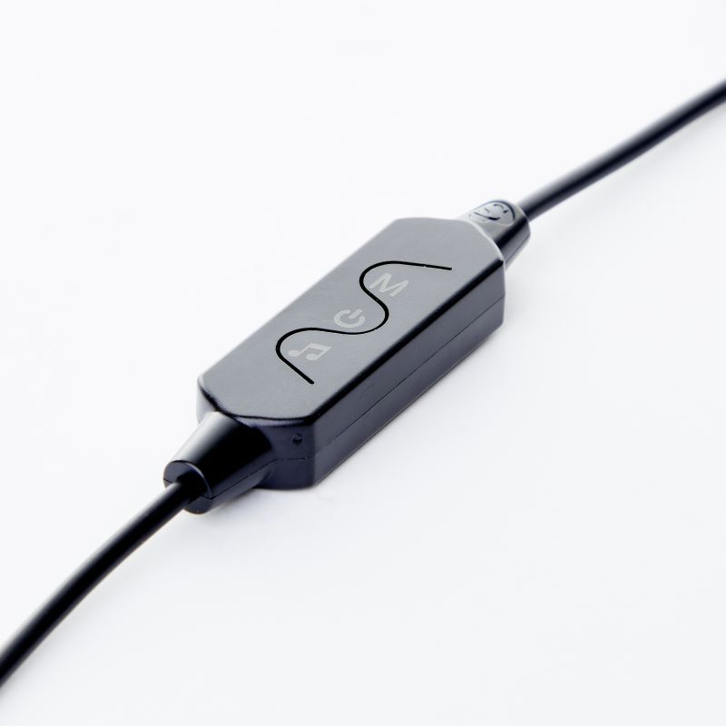 Neele 50cm Musta pöytävalaisin valmistajalta Brilliant - RGB LEDin avulla saat k&auml;ytt&ouml;&ouml;si laajan valikoiman v&auml;rej&auml; ja tehosteita, joten voit helposti mukauttaa valon mielialaasi ja tilaisuuteesi.