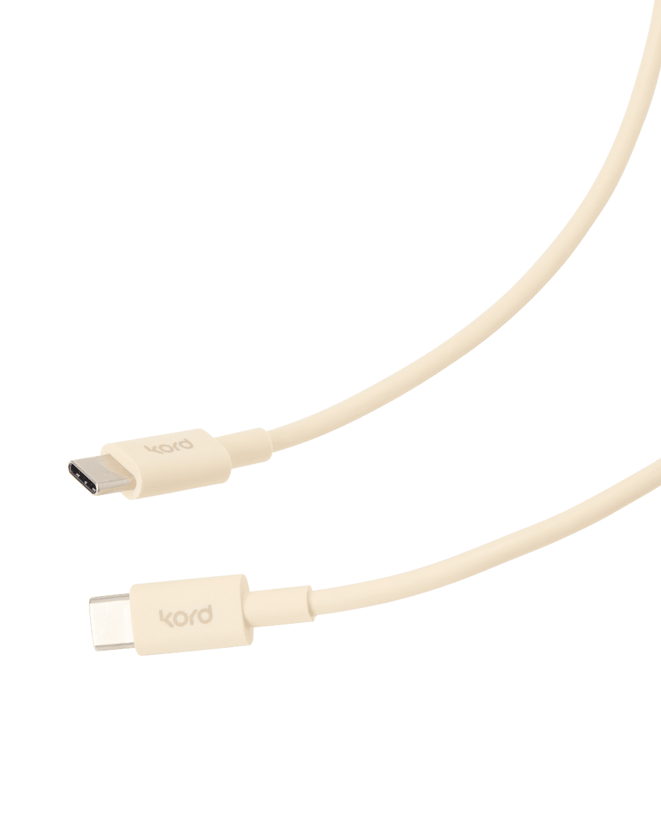 USB-C – USB-C Helmiäisinen norsunluu valmistajalta Kord - Elegantti ratkaisu, joka yhdist&auml;&auml; muotoilun ja toimivuuden.