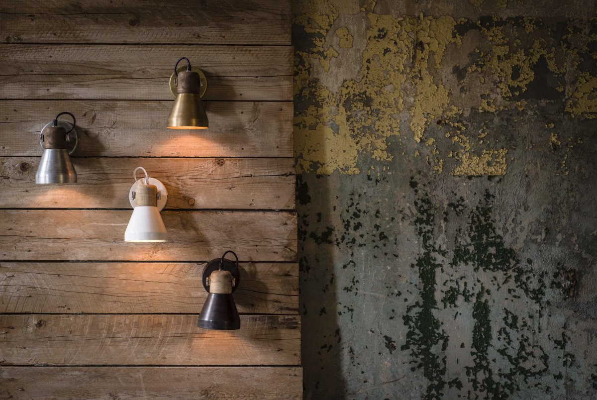 Ashby Ø15 Valkoinen seinävalaisin valmistajalta PR Home - Ashby Spotlight on sein&auml;valaisin, jossa on 2 metri&auml; pitk&auml; tekstiilijohto kytkimell&auml; ja sein&auml;pistokkeella.