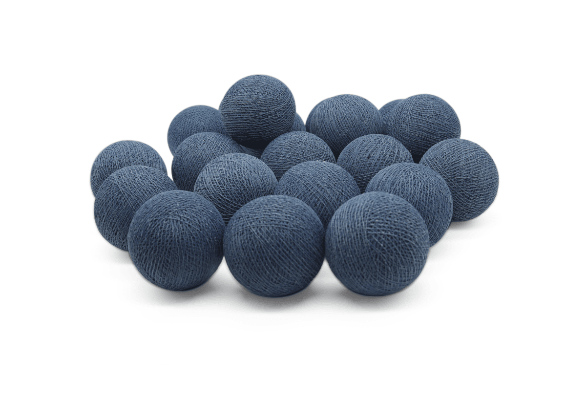 Irislights Vintage Blue 35-lights Sininen valmistajalta Irislights - K&auml;sintehdyt pallot on valmistettu ohuesta, k&auml;sinv&auml;rj&auml;tyst&auml; langasta ja ymp&auml;rist&ouml;yst&auml;v&auml;llisest&auml; liimasta, mik&auml; tekee jokaisesta sarjasta ainutlaatuisen.