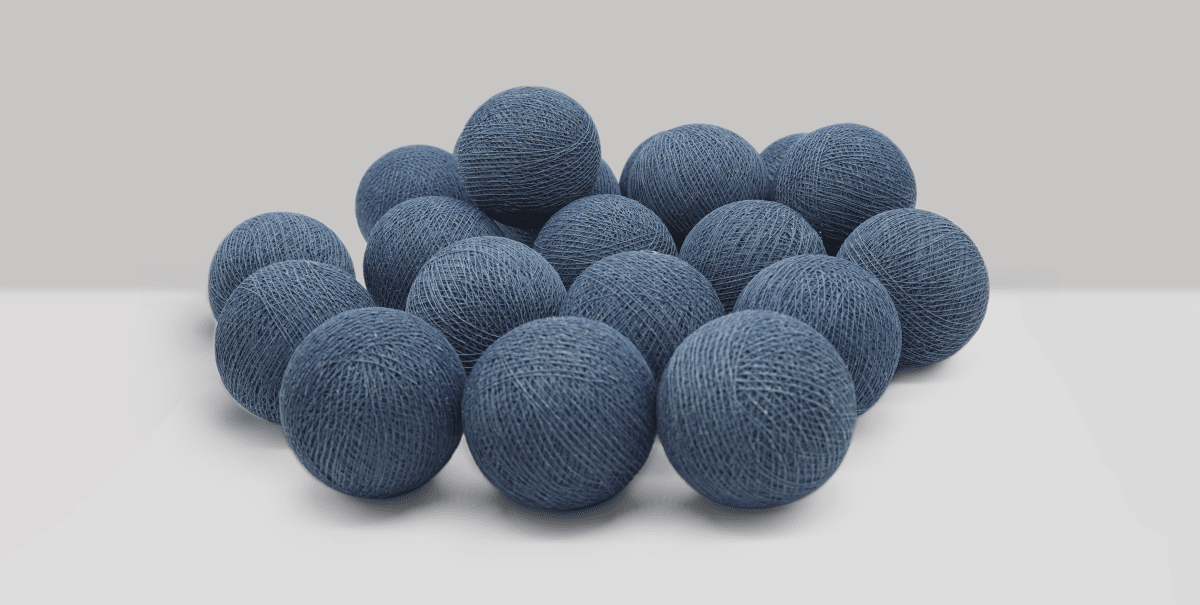 Irislights Vintage Blue 35-lights Sininen valmistajalta Irislights - K&auml;sintehdyt pallot on valmistettu ohuesta, k&auml;sinv&auml;rj&auml;tyst&auml; langasta ja ymp&auml;rist&ouml;yst&auml;v&auml;llisest&auml; liimasta, mik&auml; tekee jokaisesta sarjasta ainutlaatuisen.