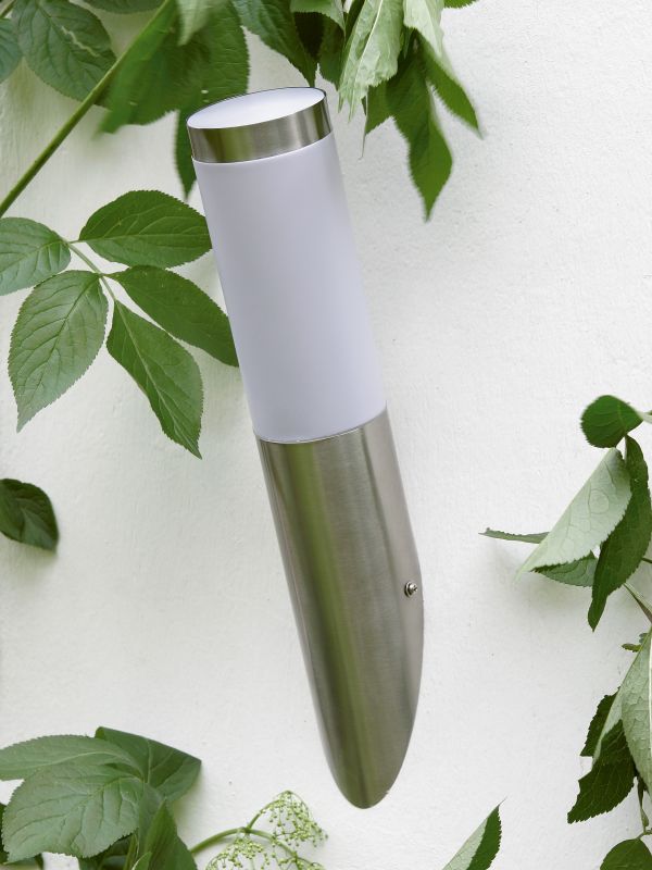 Chorus Teräs ulkovalo valmistajalta Brilliant - Chorus on luotettava ja tyylik&auml;s valaistusratkaisu, joka yhdist&auml;&auml; turvallisuuden ja tunnelman ulkoymp&auml;rist&ouml;ss&auml;si.