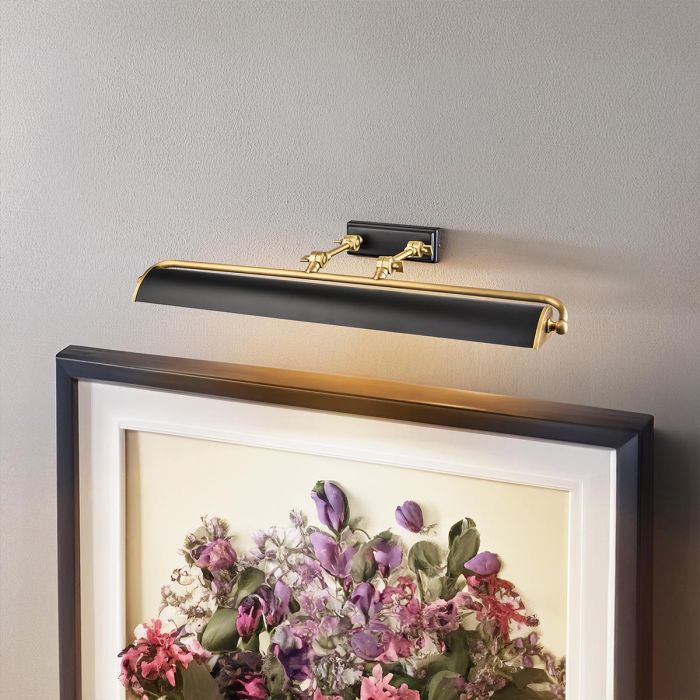Winchfield 70cm Musta valmistajalta Elstead Lighting - Winchfield-kuvavalaisinsarjassa yhdistyvät moderni, 1900-luvun puolivälin retrotyyli ja tyylikkäästi kaarevia sävyjä.