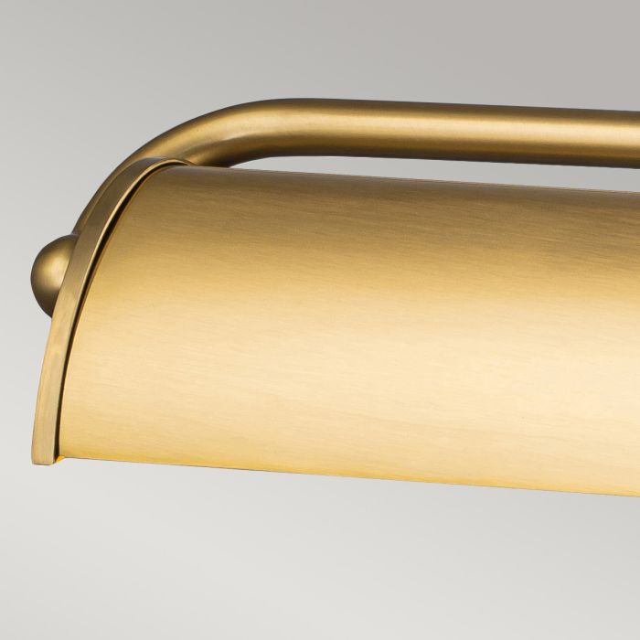 Winchfield 70cm Antiikki messinki valmistajalta Elstead Lighting - Winchfield-kuvavalaisinsarjassa yhdistyvät moderni, 1900-luvun puolivälin retrotyyli ja tyylikkäästi kaarevia sävyjä.
