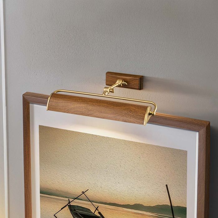 Winchfield 45cm Tammi valmistajalta Elstead Lighting - Winchfield-kuvavalaisinsarjassa yhdistyvät moderni, 1900-luvun puolivälin retrotyyli ja tyylikkäästi kaarevia sävyjä.