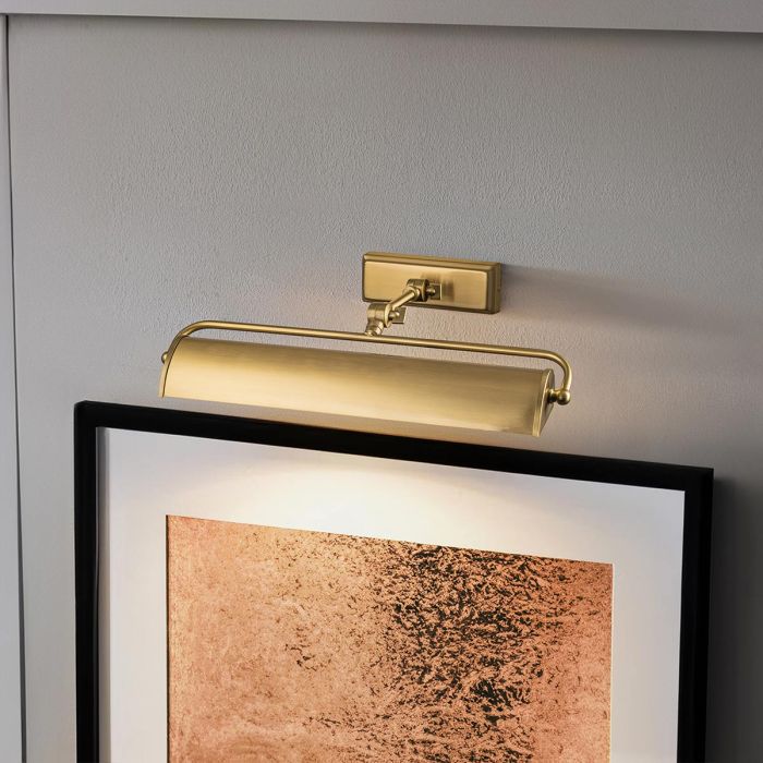 Winchfield 45cm Antiikki messinki valmistajalta Elstead Lighting - Winchfield-kuvavalaisinsarjassa yhdistyvät moderni, 1900-luvun puolivälin retrotyyli ja tyylikkäästi kaarevia sävyjä.