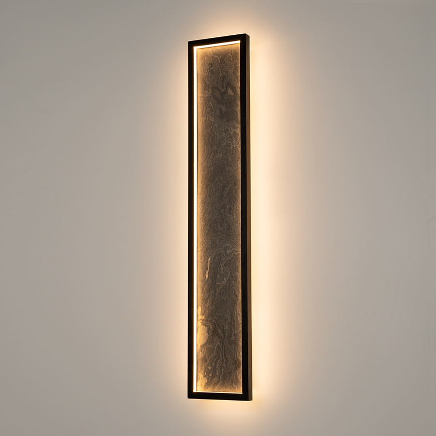 Orign 60cm Musta seinävalaisin valmistajalta Maytoni - Orign on metallisein&auml;valaisin, jonka keskell&auml; on tyylik&auml;s kivij&auml;ljitelm&auml;, joka antaa luonnollisen ja eksklusiivisen vaikutelman.