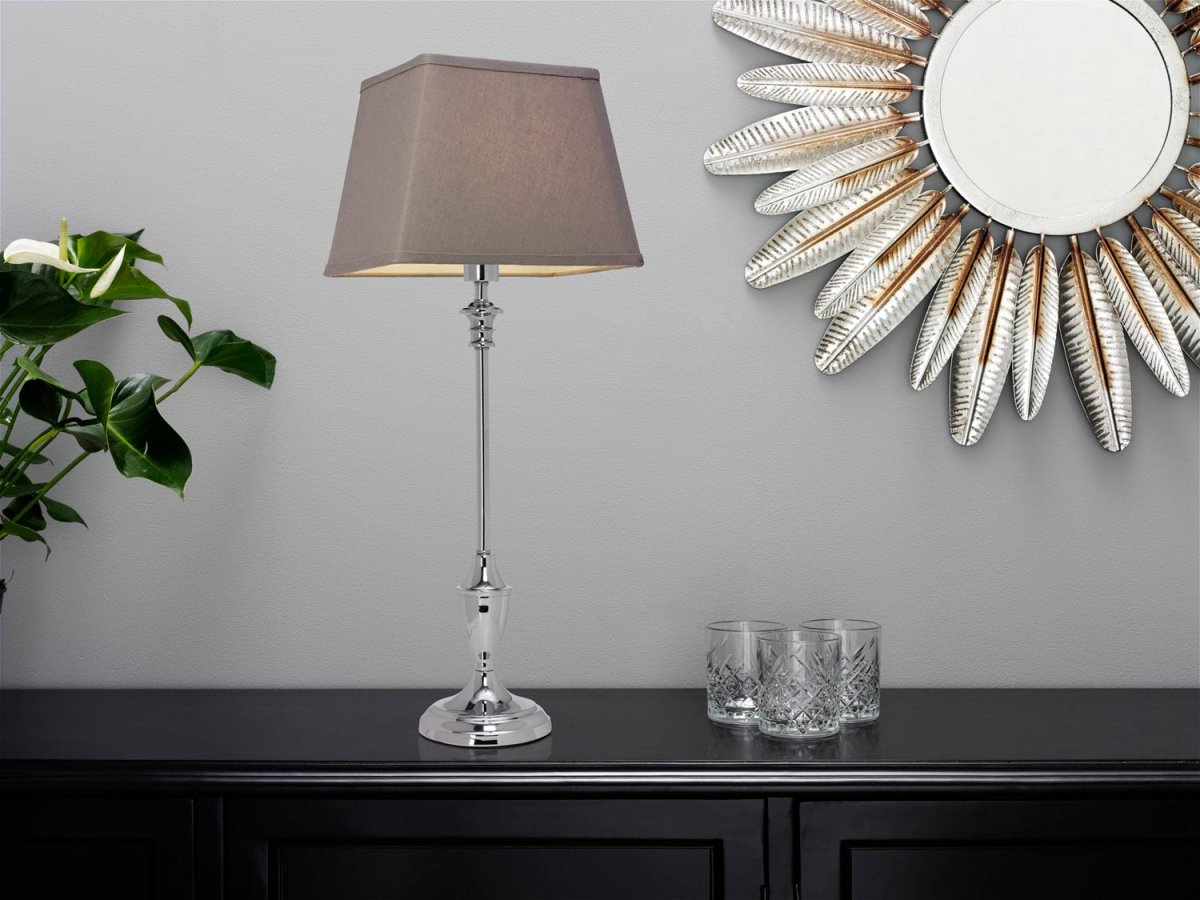 Lampfot 44cm Kromi lampunjalka valmistajalta Cottex - T&auml;ss&auml; elegantissa metallivalaisimen jalassa on tyylik&auml;s kromipinta, joka antaa sille modernin ja ajattoman ilmeen.