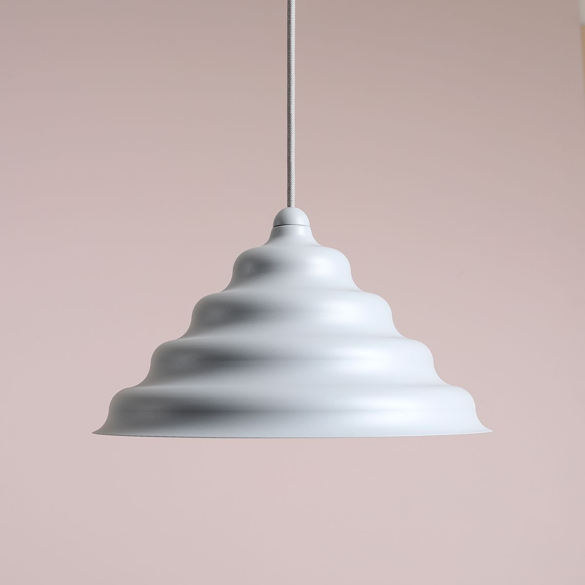 Wave Ø30 Sininen kattovalaisin valmistajalta Artera - Wave on moderni riipus retro-designilla, joka tekee siitä monipuolisen valaistuksen ja sopii jokaiseen kotiin.